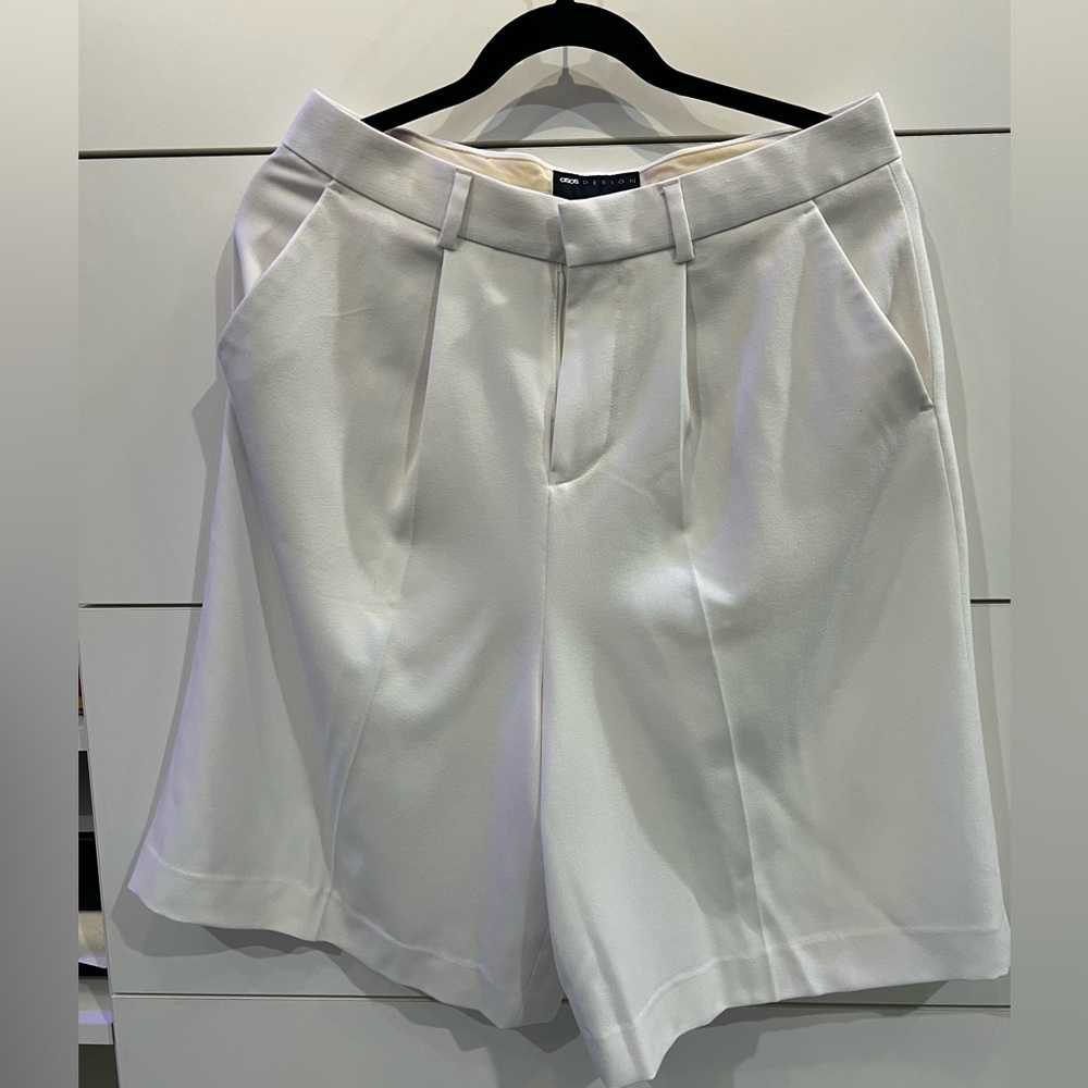 ASOS DESIGN white pleated shorts